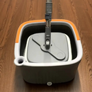 Set Mop Rotante con Secchio e Separatore d'Acqua, Manico in Acciaio Inox e 2 Teste in Microfibra