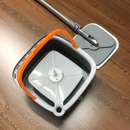 Set Mop Rotante con Secchio e Separatore d'Acqua, Manico in Acciaio Inox e 2 Teste in Microfibra