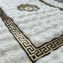 Tappeto Elegante in Pelliccia Sintetica Bianco-Oro - Raffinatezza e Comfort Premium per la Tua Casa