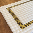 Tappeto Elegante in Pelliccia Sintetica Bianco-Oro - Raffinatezza e Comfort Premium per la Tua Casa