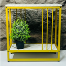 Tavolino Laterale Moderno con 2 Ripiani – Piano Effetto Marmo e Telaio in Metallo Giallo, Design Elegante e Versatile per Soggiorno, Camera da Letto o Ufficio