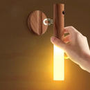 Lampada LED con Sensore di Movimento, Ricaricabile USB-C, Luce Calda 2700-3000K, Magnetica, Senza Fili – Illuminazione Intelligente per Ogni Spazio